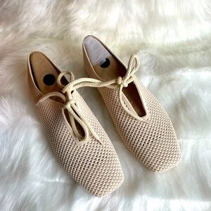 Vivaia cream ivory flats size 36